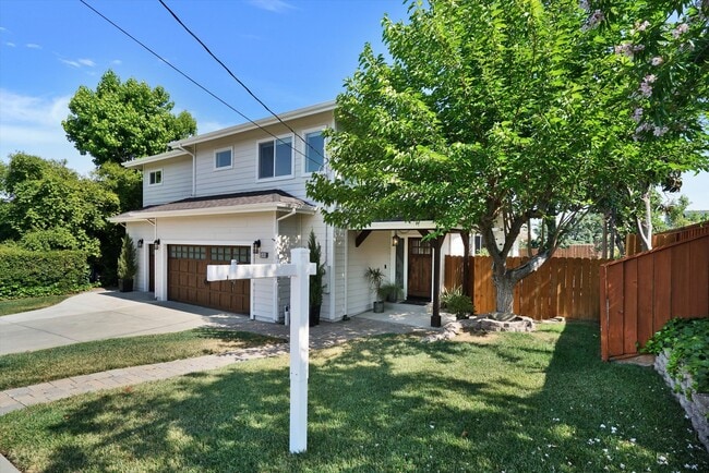 588 E Angela St in Pleasanton, CA - Building Photo - Building Photo