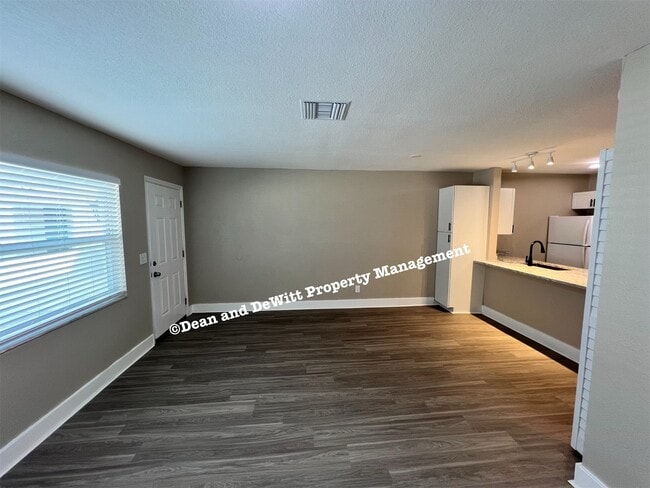 1462 Hamlet Ave