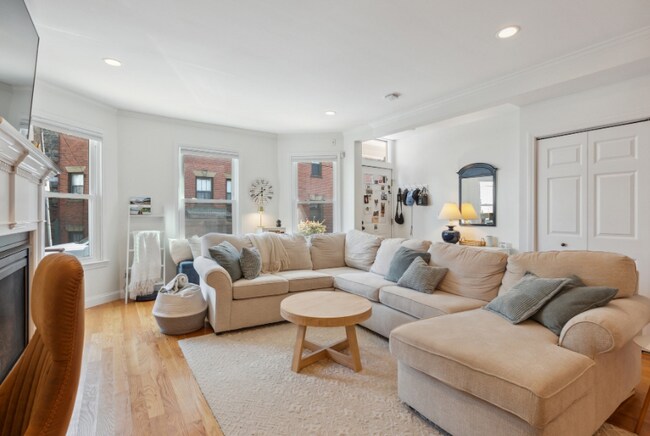 property at 6 N Mead St