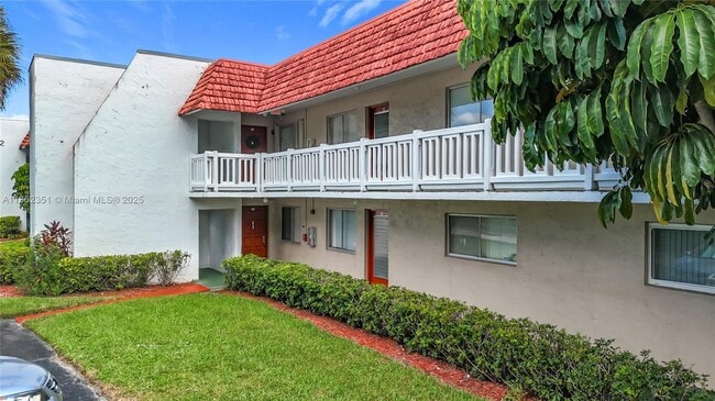 3501 Inverrary Dr in Lauderhill, FL - Building Photo - Building Photo