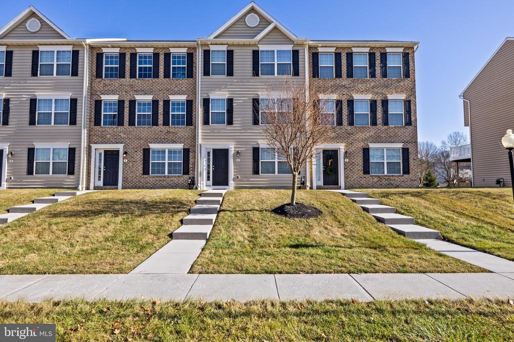 35 Nittany Ct in Hanover, PA - Building Photo