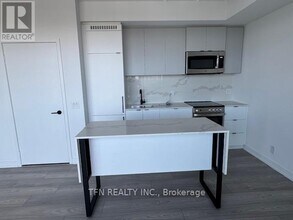 285 Dufferin St in Toronto, ON - Building Photo - Building Photo