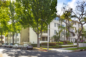 350 North Palm Drive in Beverly Hills, CA - Building Photo - Building Photo