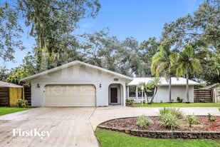 8340 Brandeis Cir W in Sarasota, FL - Building Photo