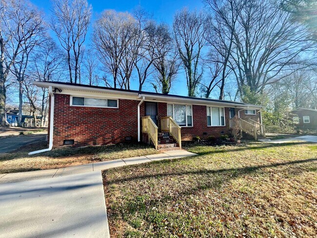 2935 Burgess Dr in Charlotte, NC - Building Photo - Building Photo