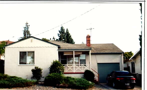 1465 D St in Hayward, CA - Foto de edificio - Building Photo