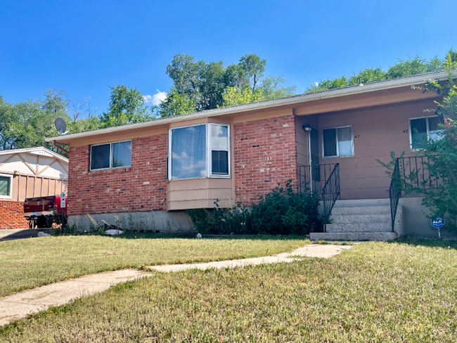 47 Newport Cir in Colorado Springs, CO - Foto de edificio - Building Photo