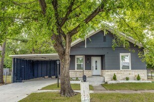 902 Clark St in Greenville, TX - Building Photo