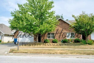 4046 S Warmwater Ave in Springfield, MO - Building Photo