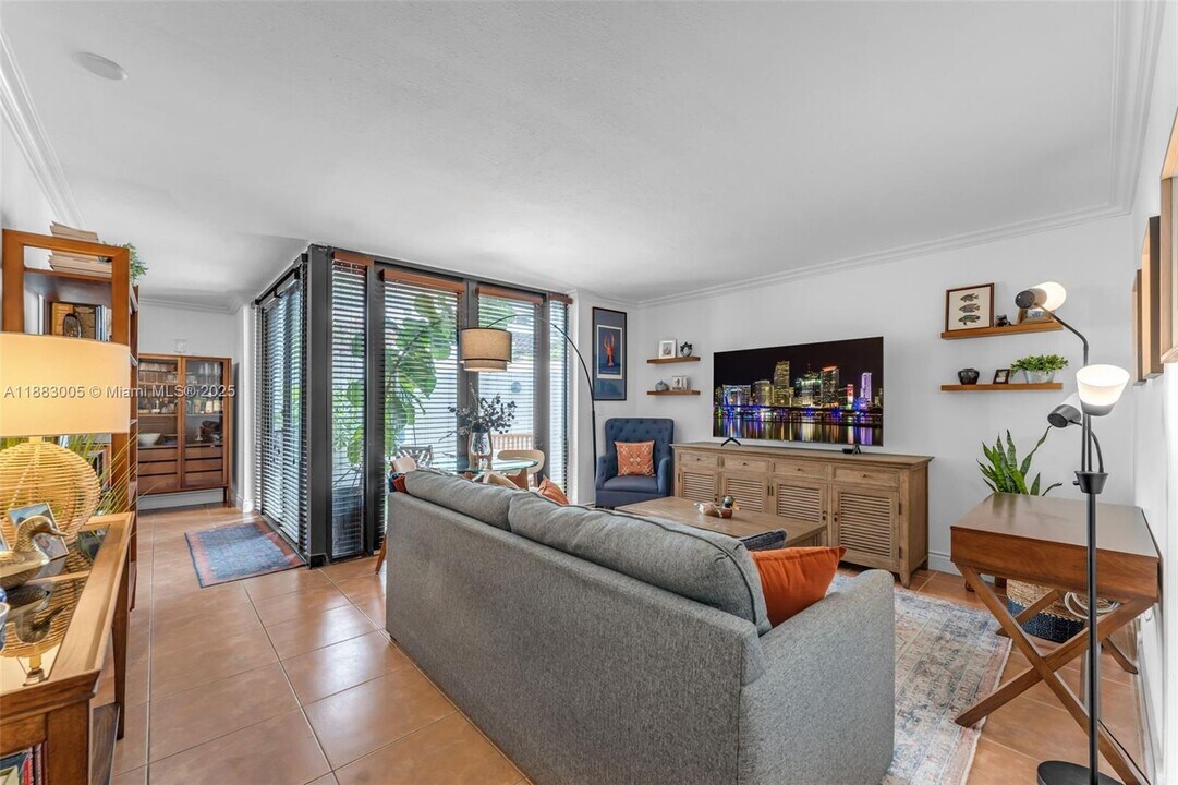 3106 Bird Ave in Miami, FL - Building Photo
