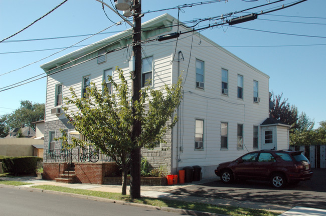 288 Main St in East Rutherford, NJ - Building Photo - Building Photo