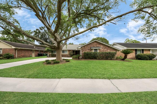 property at 5727 Cheltenham Dr
