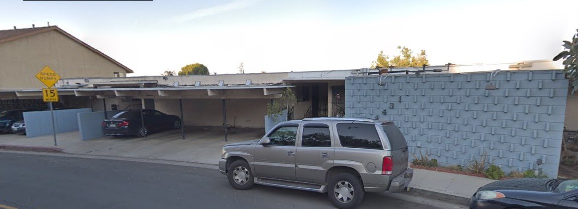 4431 Don Ricardo Dr, Unit 4 in Los Angeles, CA - Building Photo