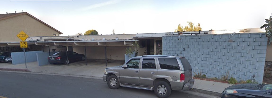 4431 Don Ricardo Dr in Los Angeles, CA - Building Photo