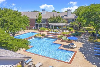 Bear Creek at Harwood Apartments in Euless, TX - Building Photo - Building Photo