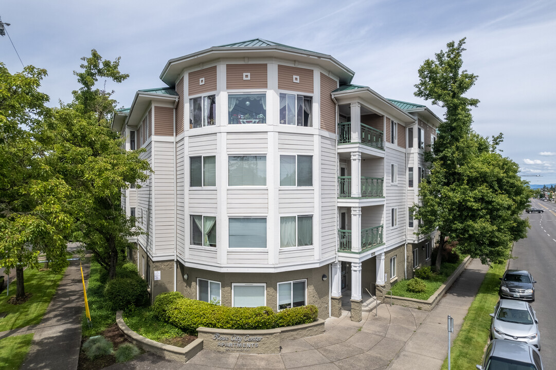 Rose City Center Apartments - 55 and Over in Portland, OR - Foto de edificio