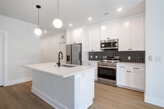 3000 Duval St in Austin, TX - Foto de edificio - Building Photo