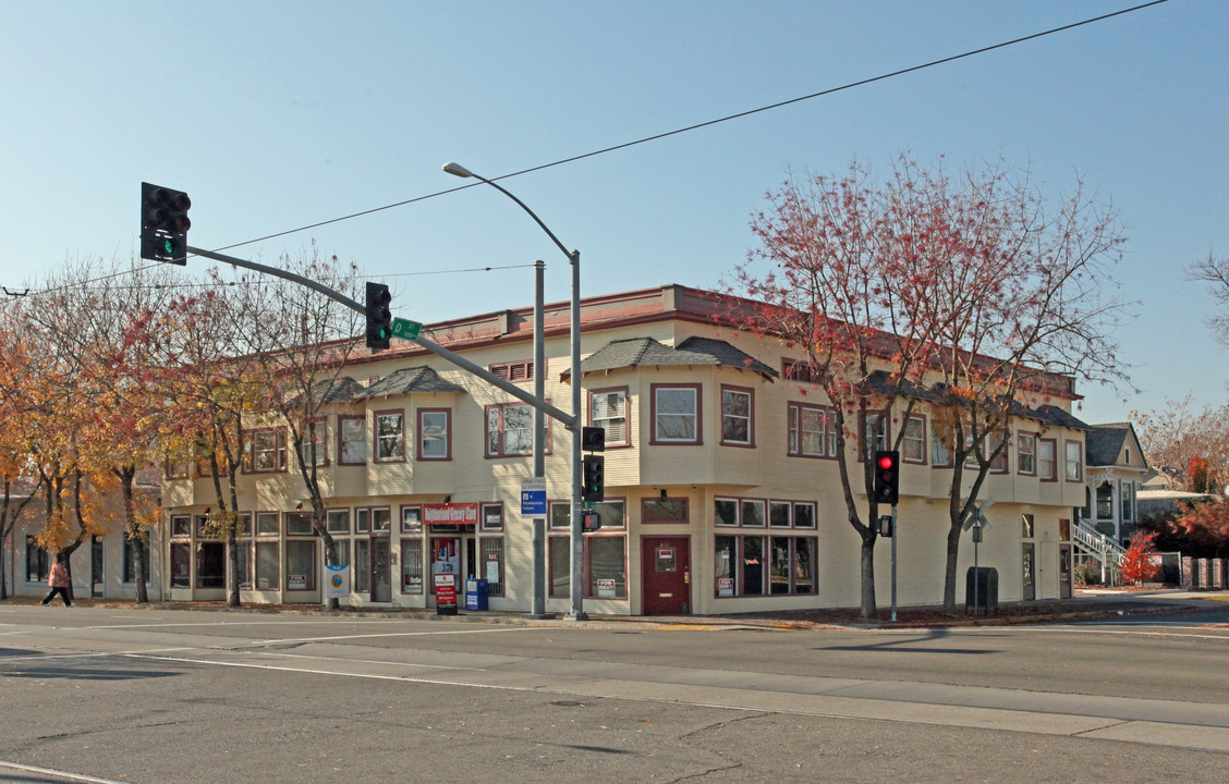 400-408 12th St in Sacramento, CA - Foto de edificio