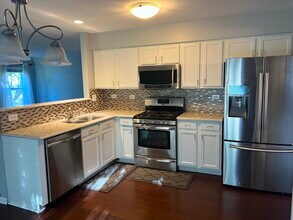 2112 Skylane Dr in Naperville, IL - Building Photo - Building Photo
