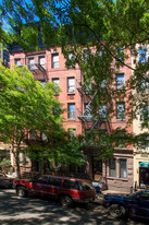 319 E 83rd St Apartamentos