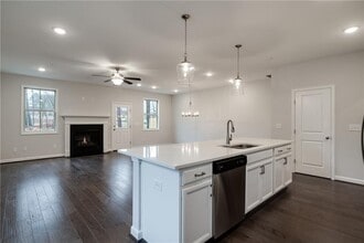 1095 Lawanna Dr in Marietta, GA - Building Photo - Building Photo
