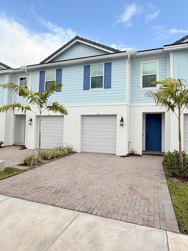 121 SE Birch Ter in Stuart, FL - Building Photo - Building Photo
