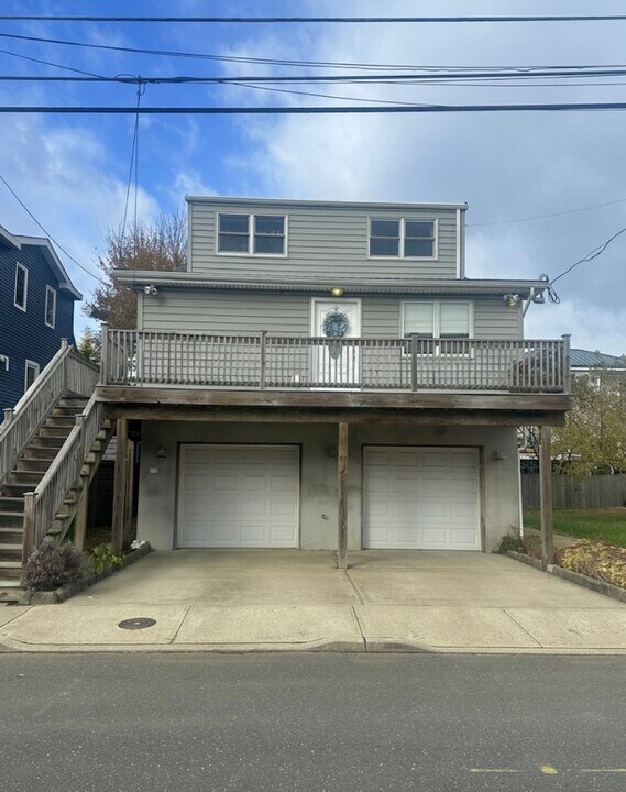 32 Barberie Ave in Highlands, NJ - Building Photo