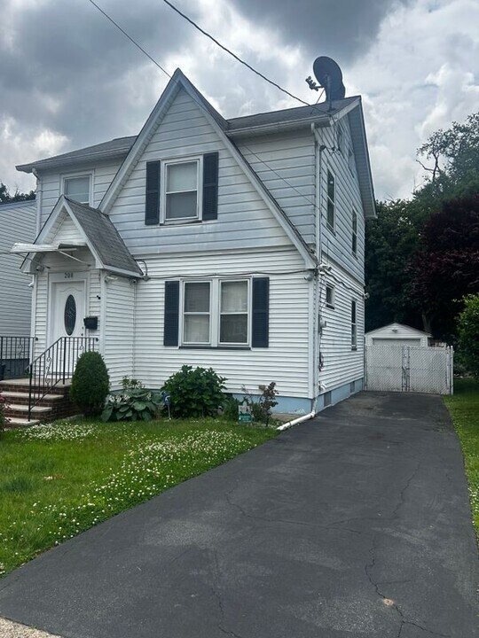 208-210 Vernon Ave in Paterson, NJ - Building Photo