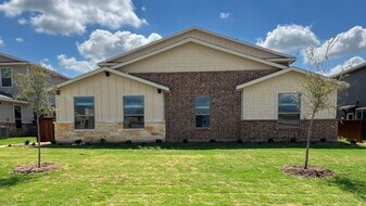 630 Fallow Dr in Venus, TX - Building Photo