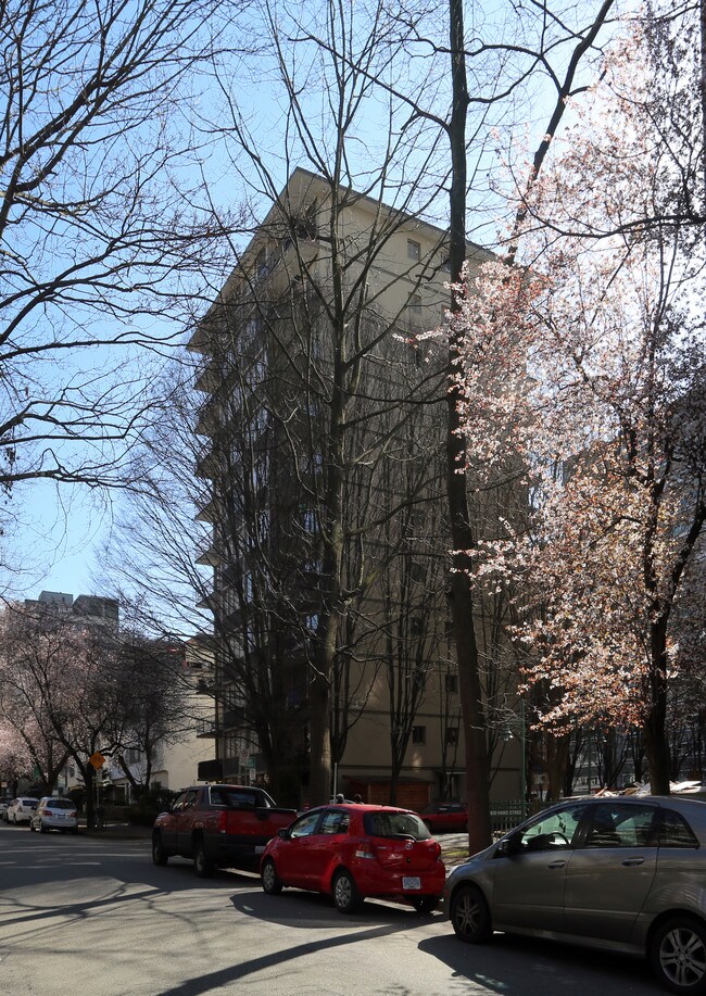 Laurentian Towers in Vancouver, BC - Building Photo - Building Photo