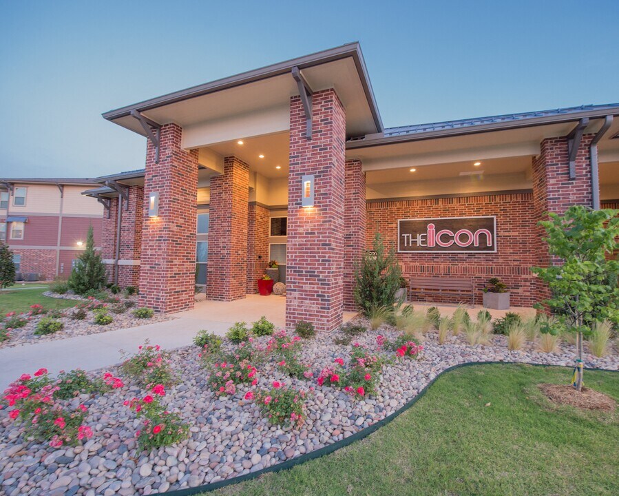 Icon at Hewitt in Hewitt, TX - Building Photo