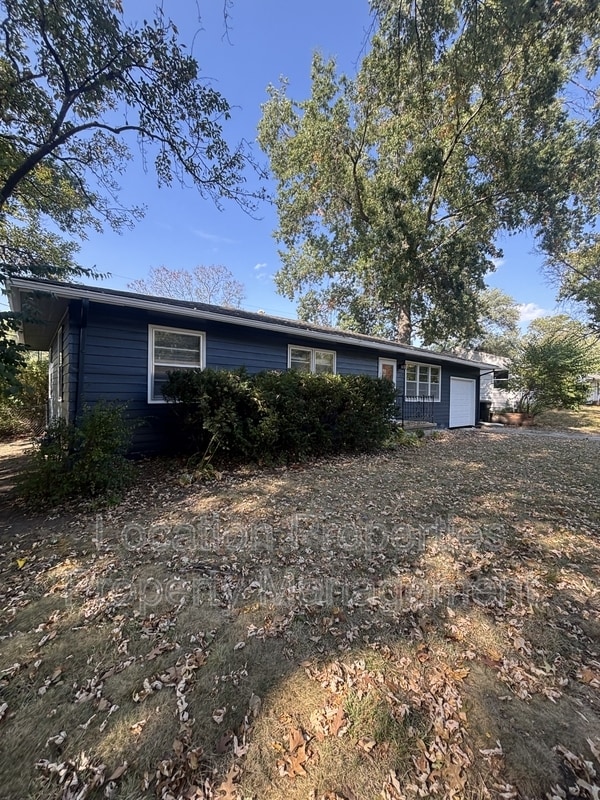 2127 Mitchell St in Lawrence, KS - Building Photo - Building Photo