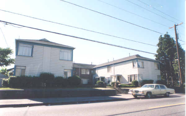 830 NE Killingsworth St in Portland, OR - Foto de edificio - Building Photo