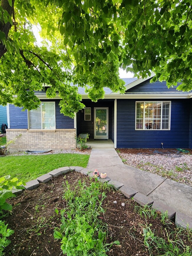 property at 1913 Crestview Dr