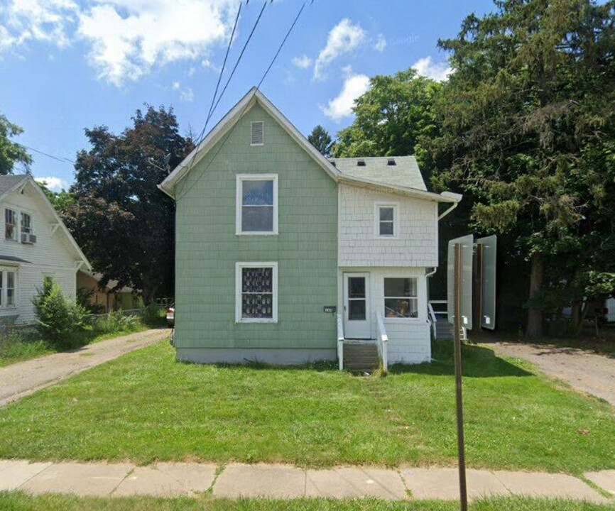 114 S Chipman St in Owosso, MI - Building Photo