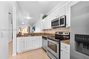 1820 SW 89th Ter in Miramar, FL - Building Photo