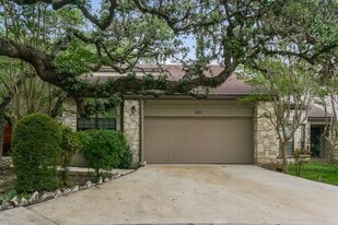 1319 St Andrews in San Antonio, TX - Building Photo