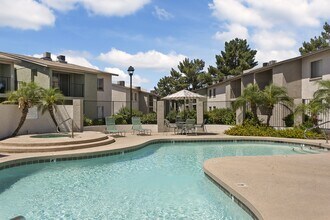 Palm Crest at Station 40 in Phoenix, AZ - Foto de edificio - Building Photo