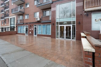 64-73 Austin St in Rego Park, NY - Building Photo - Building Photo