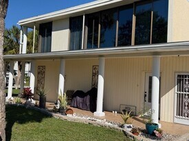 972 Seabreeze Ave in Jacksonville Beach, FL - Building Photo