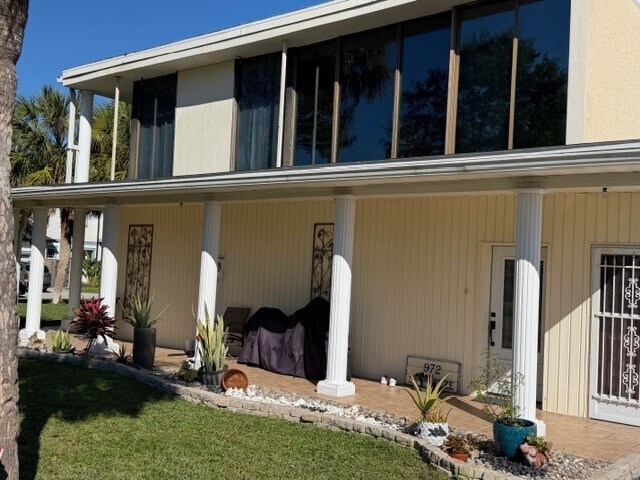 972 Seabreeze Ave in Jacksonville Beach, FL - Building Photo