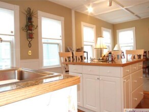 30 Manning St, Unit 2 in Medford, MA - Building Photo - Building Photo