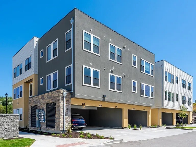 8362 S Iris Lumi Ln in Sandy, UT - Building Photo