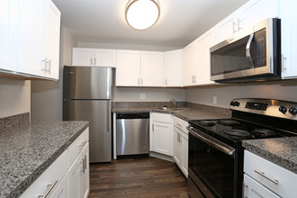 965 ELMS Apartments in Rocky Hill, CT - Building Photo - Interior Photo