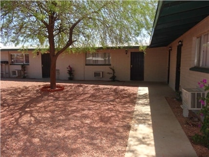 1310-1320 N 48th Pl in Phoenix, AZ - Building Photo