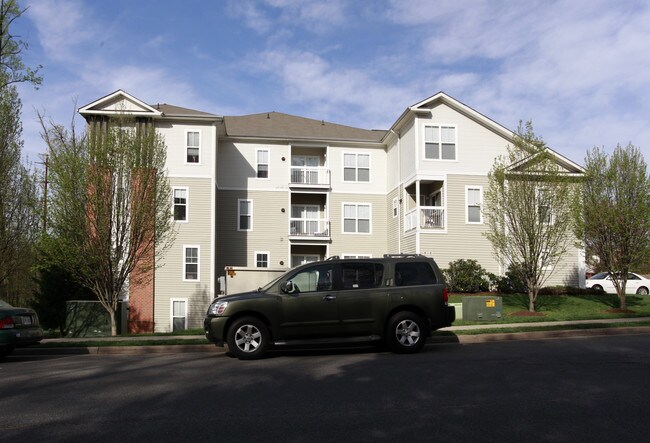 Camden Fair Lakes in Fairfax, VA - Building Photo - Building Photo