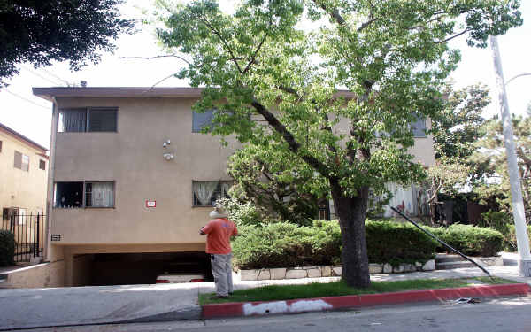 303 N Oakland Ave in Pasadena, CA - Building Photo