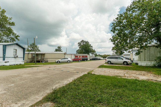 Crosby Mobile Home Community in Crosby, TX - Building Photo - Building Photo