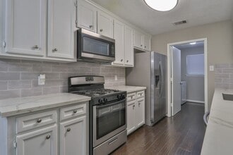 506 Castlelake Dr in Friendswood, TX - Building Photo - Building Photo