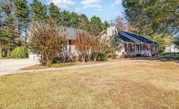 2307 May Dr in Burlington, NC - Building Photo - Building Photo